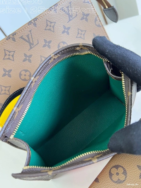 VUITTON Toilet Pouch-25*20*5.5cm LOUIS Trio 0320